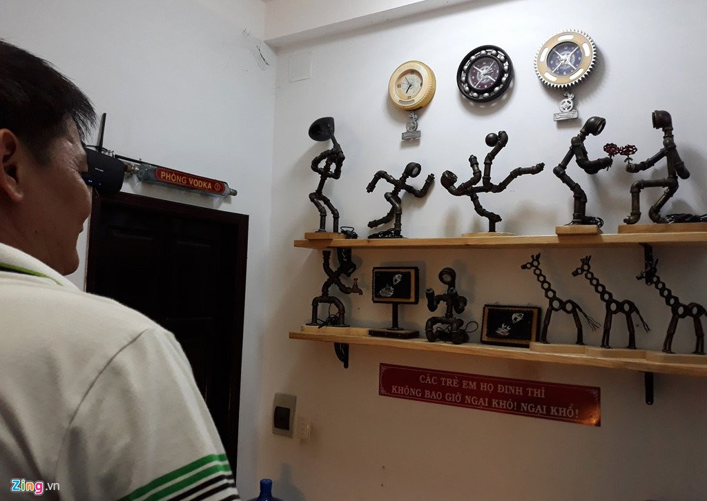 Ngoi nha co noi that lam tu 10.000 chai thuy tinh o Sai Gon hinh anh 12