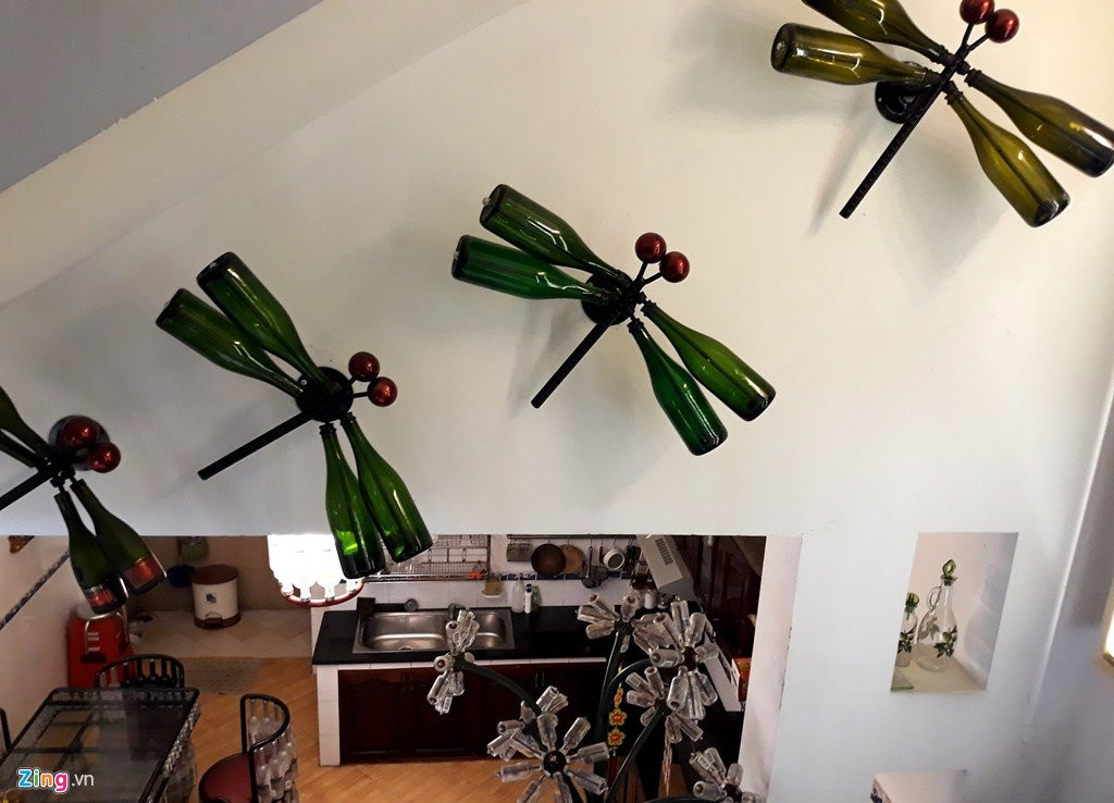 Ngoi nha co noi that lam tu 10.000 chai thuy tinh o Sai Gon hinh anh 7