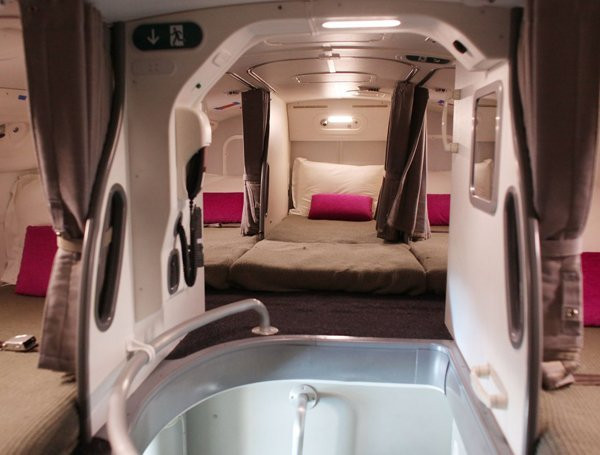 Phòng kín trên máy bay: Bí mật riêng của phi công, tiếp viên