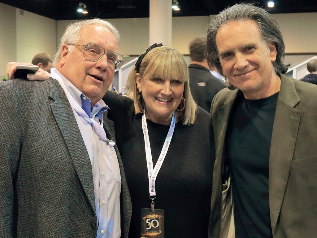 Giau thu ba the gioi, ty phu Warren Buffett tieu tien the nao? hinh anh 21