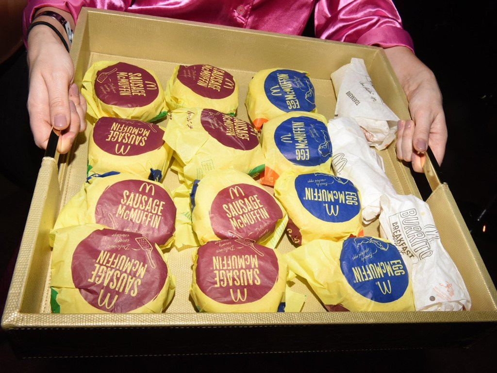 Giau thu ba the gioi, ty phu Warren Buffett tieu tien the nao? hinh anh 8