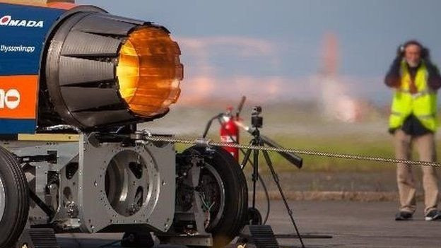 Sieu xe toc do 1.600 km/h co nguy co chet yeu vi thieu tien hinh anh 3