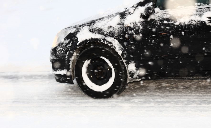 Xe hoi ngay nay trang bi cong nghe gi de giu mang nguoi? hinh anh 2