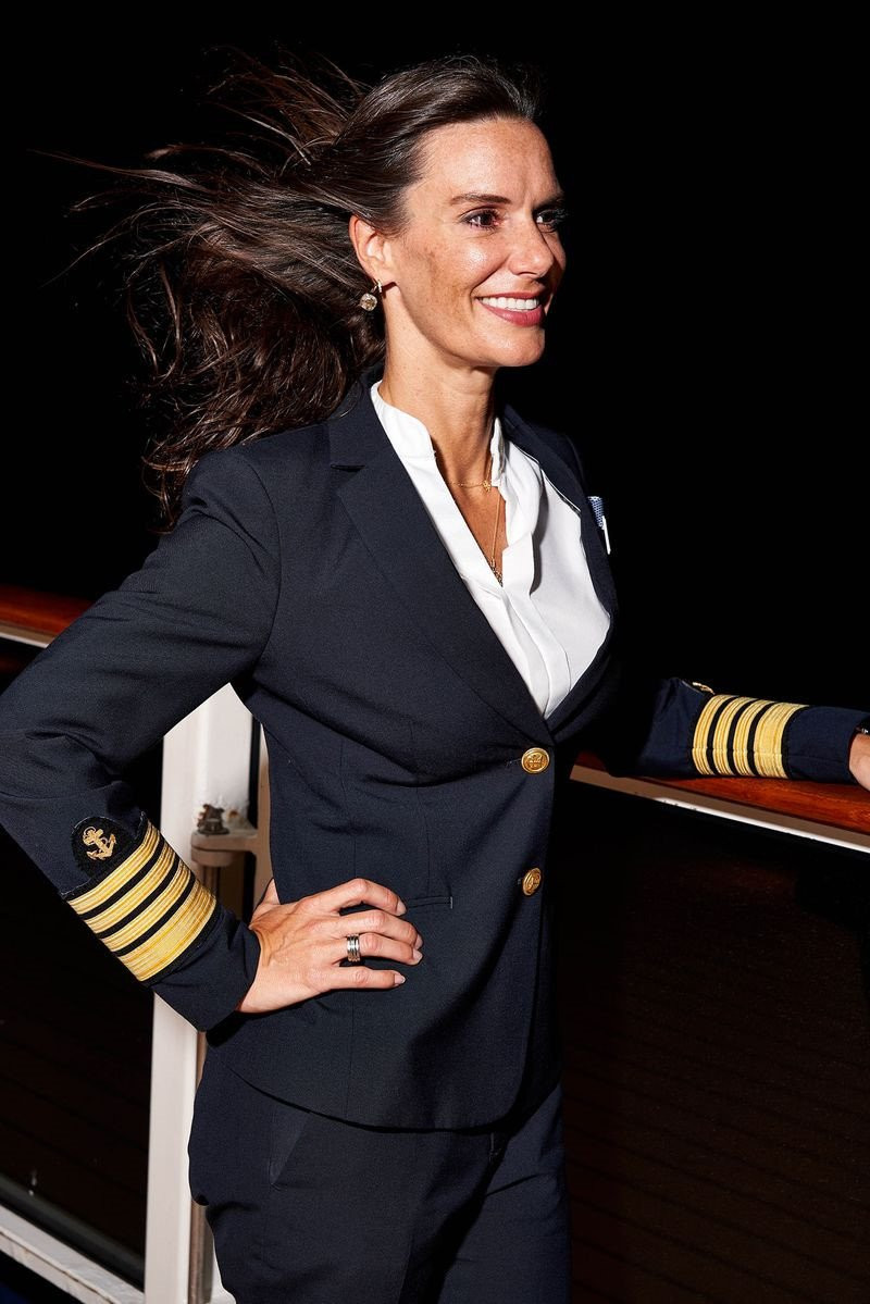 Ben trong con tau ban hang hieu tren bien cua LVMH co gi? hinh anh 3