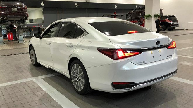 Lexus ES 2503 3