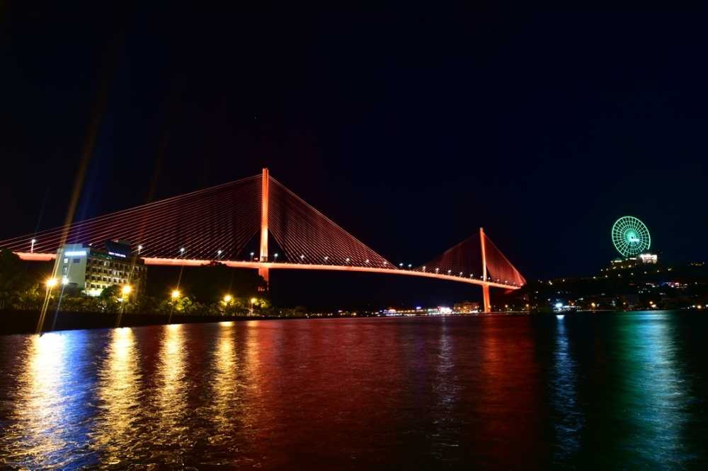 toan canh Ha Long ve dem