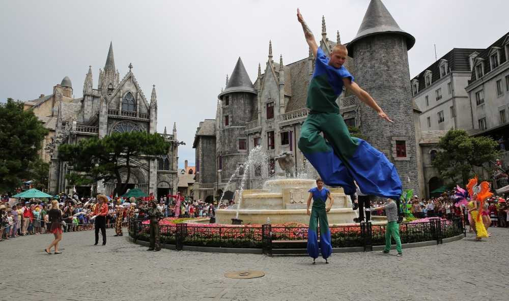 1.Carnival-Ba-Na-Hills