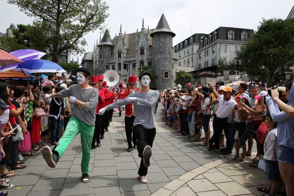 3.Carnival-Ba-Na-Hills