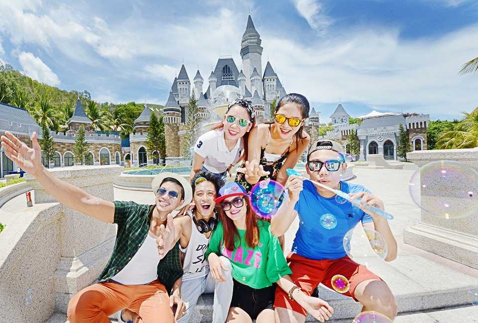 Du khach thich thu kham pha Vinpearl Land Nha Trang