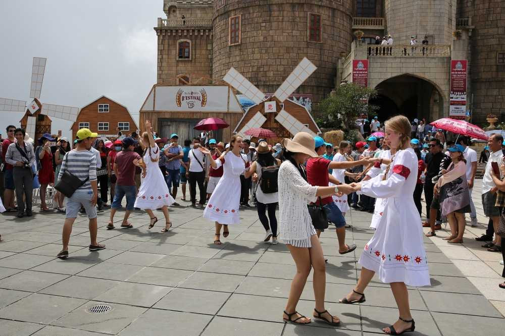 anh 7- le hoi Bia Ba Na Hills (2)