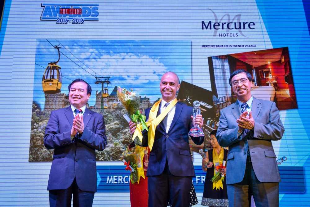 dai dien Mercure Bà Nà Hills French Village nhan giai The Guide Awards (1)