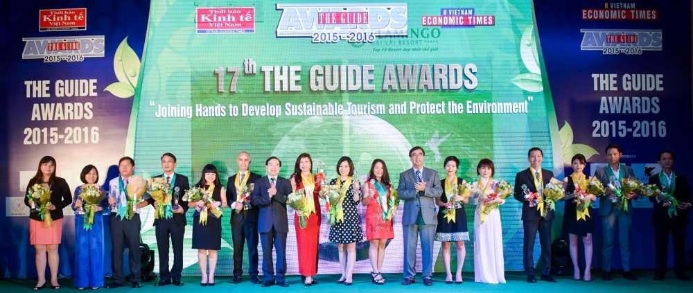 dai dien Mercure Bà Nà Hills French Village nhan giai The Guide Awards (2)