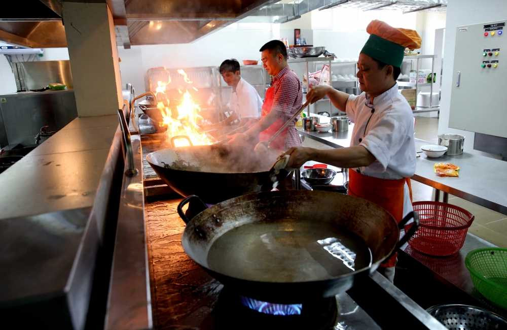 De chuan bi duoc nhung bua an day du gian bep tai TT TT Viettel luon tap nap nhung ngay nay