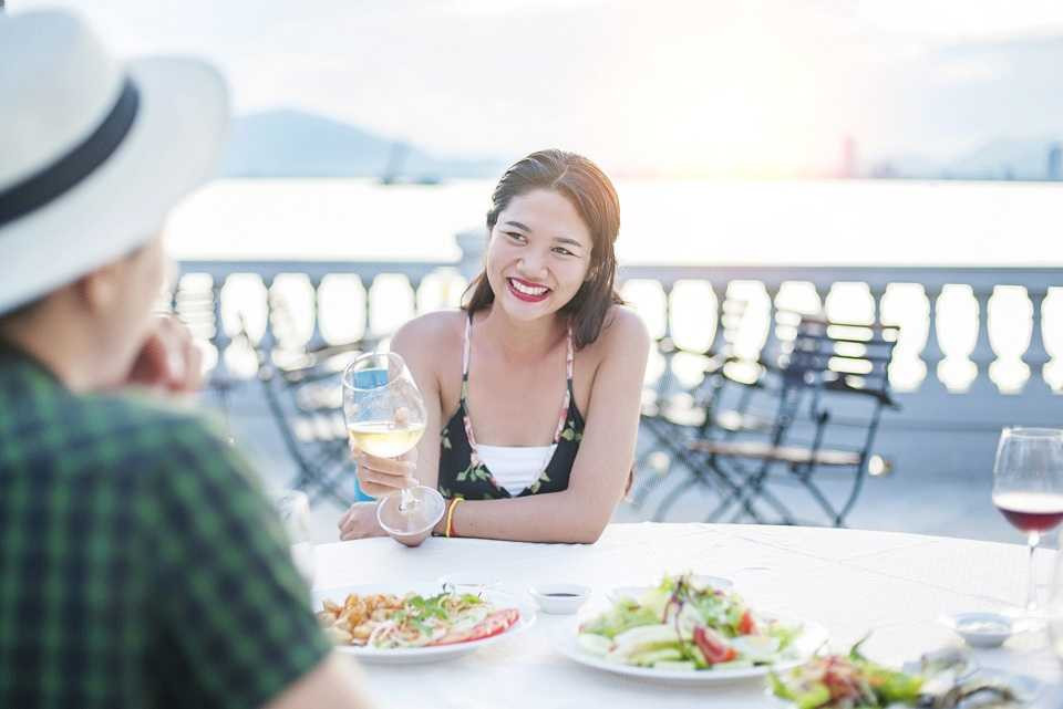 Nha hang lang man ben bo bien