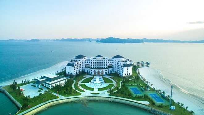 02_Tu Vinpearl Ha Long Bay Resort co the chiem nguong toan bo khung canh thien hung vi cua Vinh Ha Long