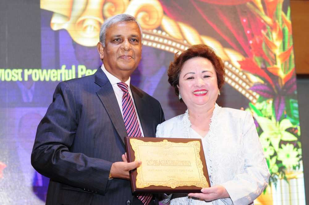 Photo_Madame Nguyen Thi Nga Award 2016 (1)