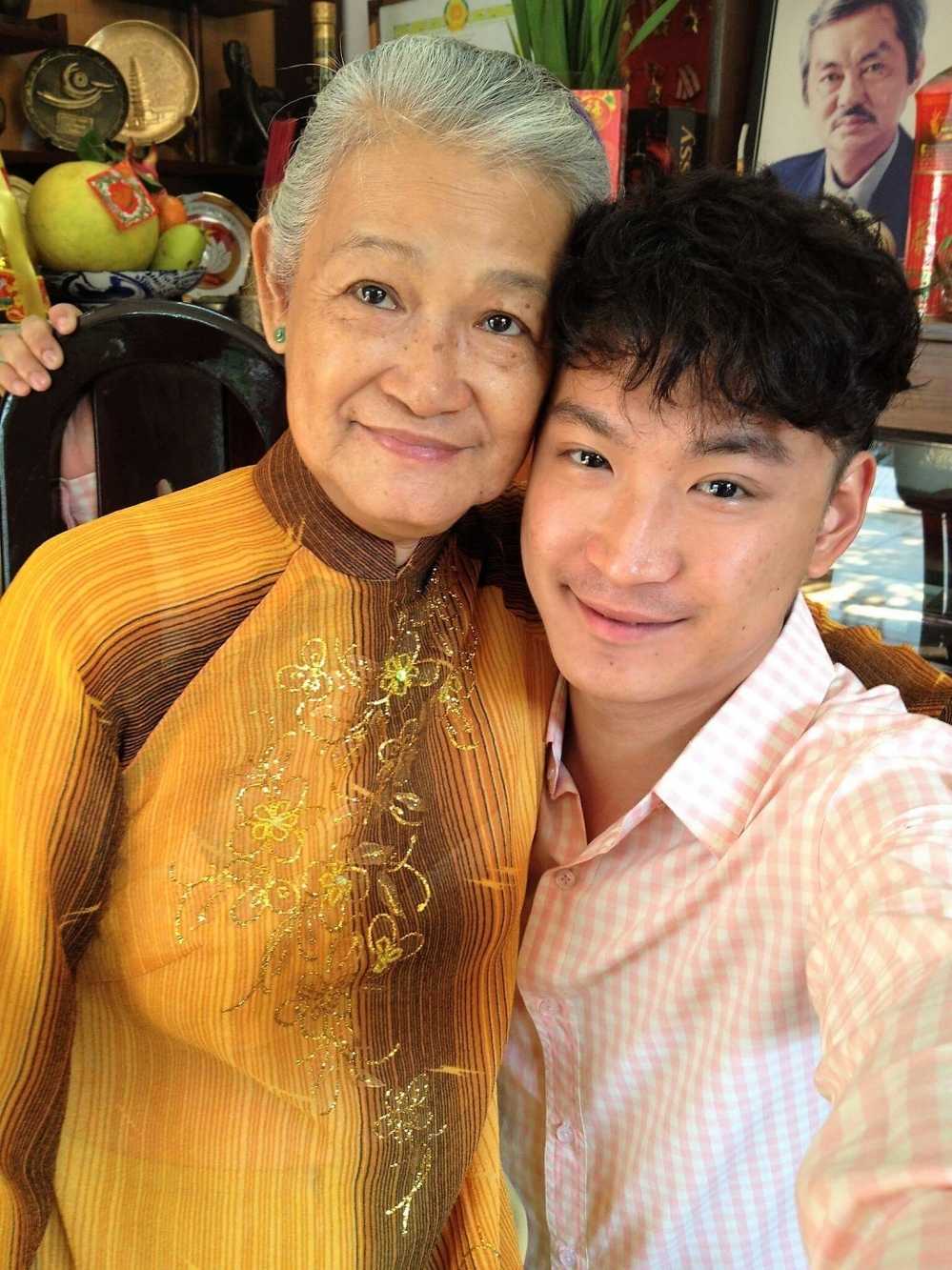 HS Ai Viet va con trai