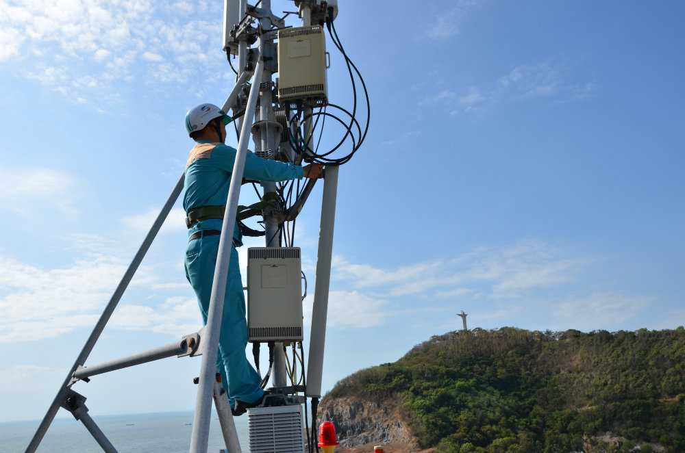 Hinh anh trien khai lap day thiet bi 4G tai tram 1