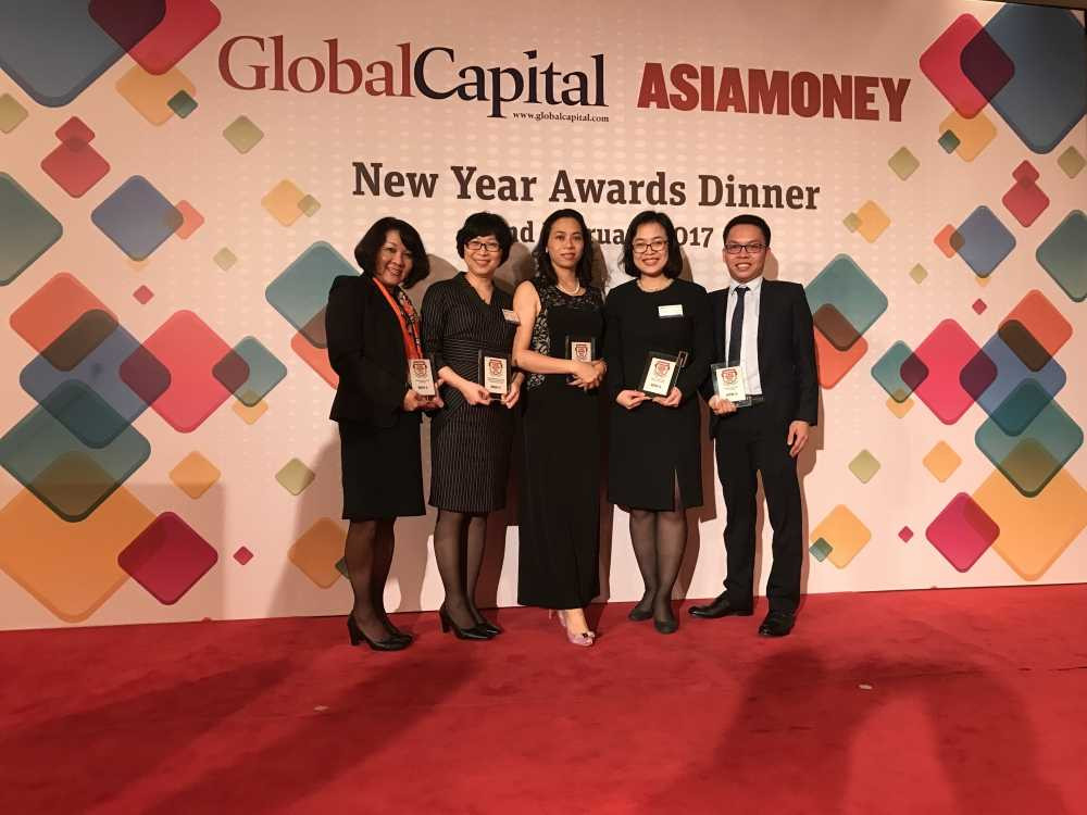 BIDV nhan giai thuong Asiamoney - 2