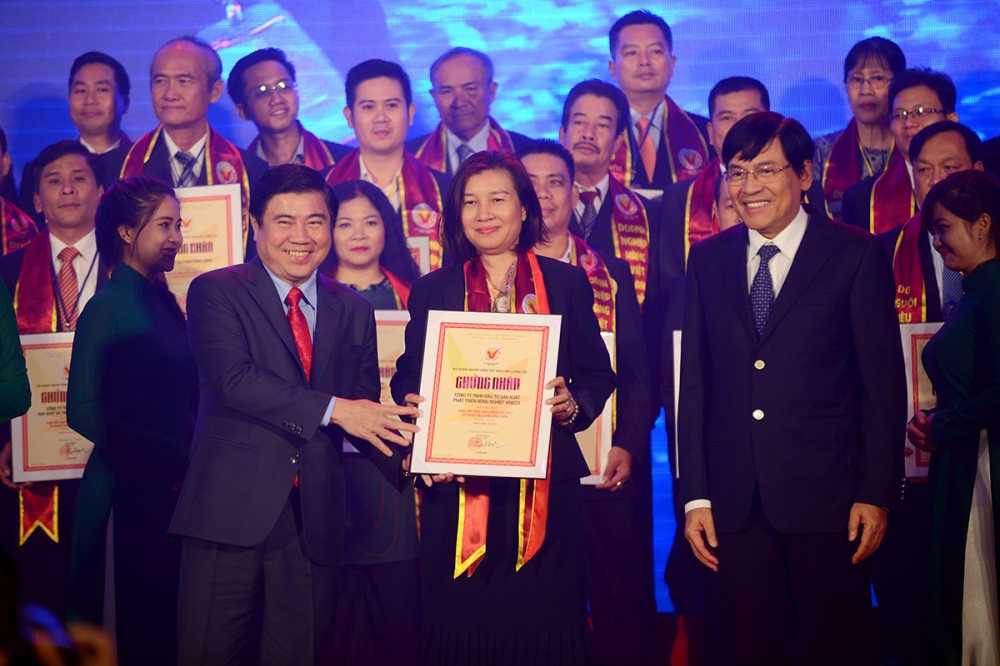 1703_Anh_Chi Tuyet Hang