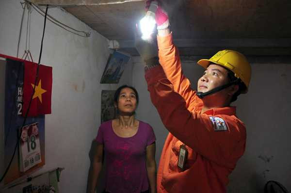 Thaythebongdenchokhachhang