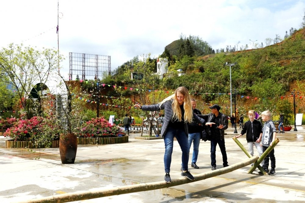 le-hoi-hoa-do-quyen-Fansipan (7)