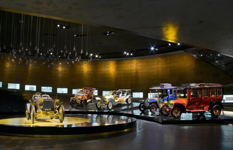 2_TPBank_mercedes_museum