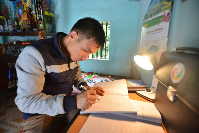 anh-chang-ham-kiem-800-trieu-moi-nam-tu-che-tao-may-nong-nghiep-da-nang-tu-do-bo-di 3