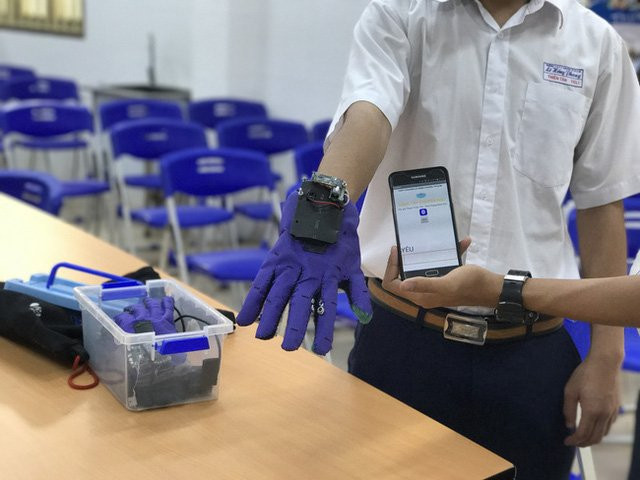 photo-1-1490228330275