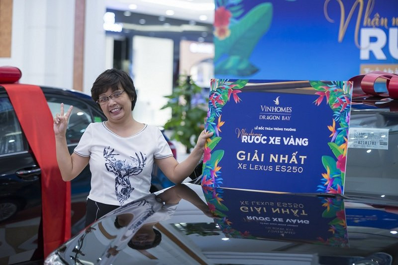 20170816_VHDB_Tuyen 3_PR02_ cap doi nha sang xe vang vinh danh chu nhan_ Anh 1