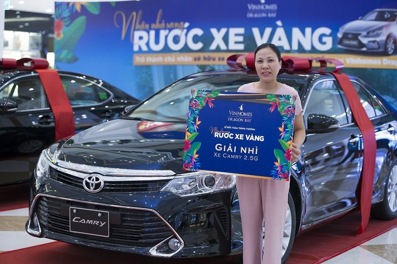 20170816_VHDB_Tuyen 3_PR02_ cap doi nha sang xe vang vinh danh chu nhan_ Anh 2