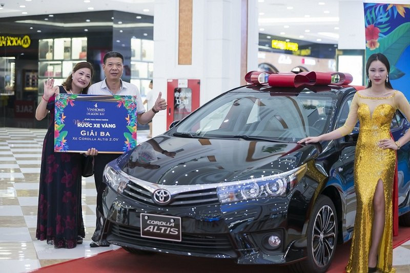 20170816_VHDB_Tuyen 3_PR02_ cap doi nha sang xe vang vinh danh chu nhan_ Anh 3 3