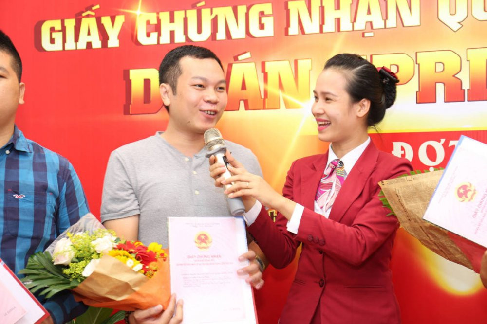 Anh 1- khach hang vui mung vi nhan duoc so do som hon du kien (FILEminimizer)