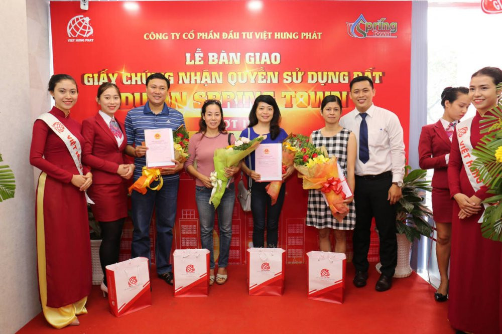 Anh 2- nu cuoi rang ro tren guong mat cua tung khach hang (FILEminimizer)