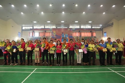 Anh 6 - 12 don vi duoc khen thuong 6