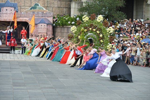 Carnival Sun World Ba Na Hills Hanoi (1) 4