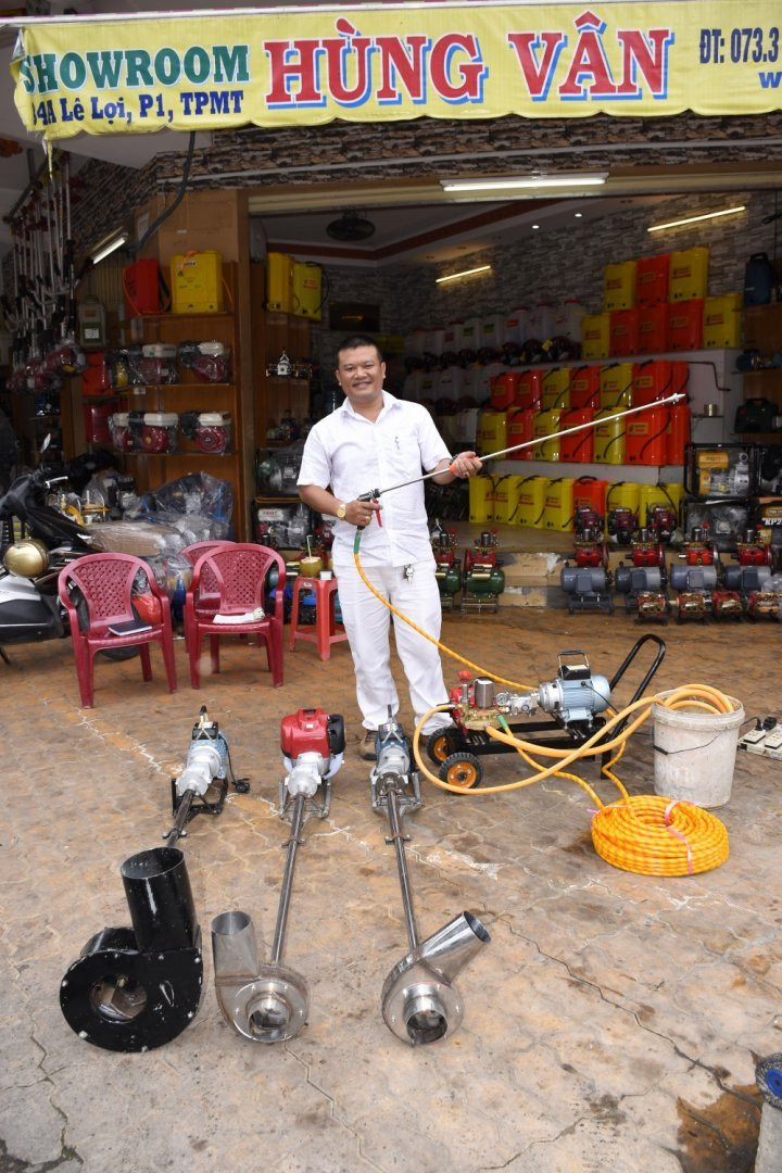 sang-kien-cai-tien-may-xit-rua-va-may-bom-lua-tien-dung-15-.1029