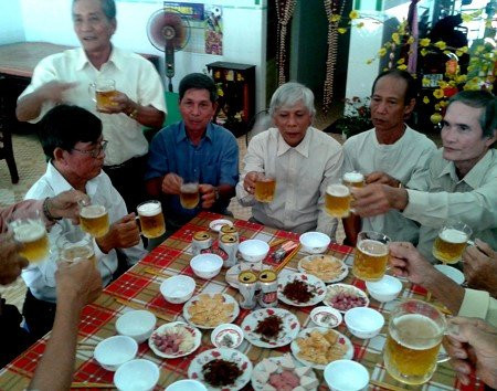 uong-bia-ruou-ngay-tet-khien-kho-kiem-soat-duong-huyet