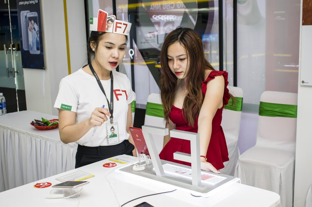 VienThongA OPPO F7VienThongA OPPO F7-2