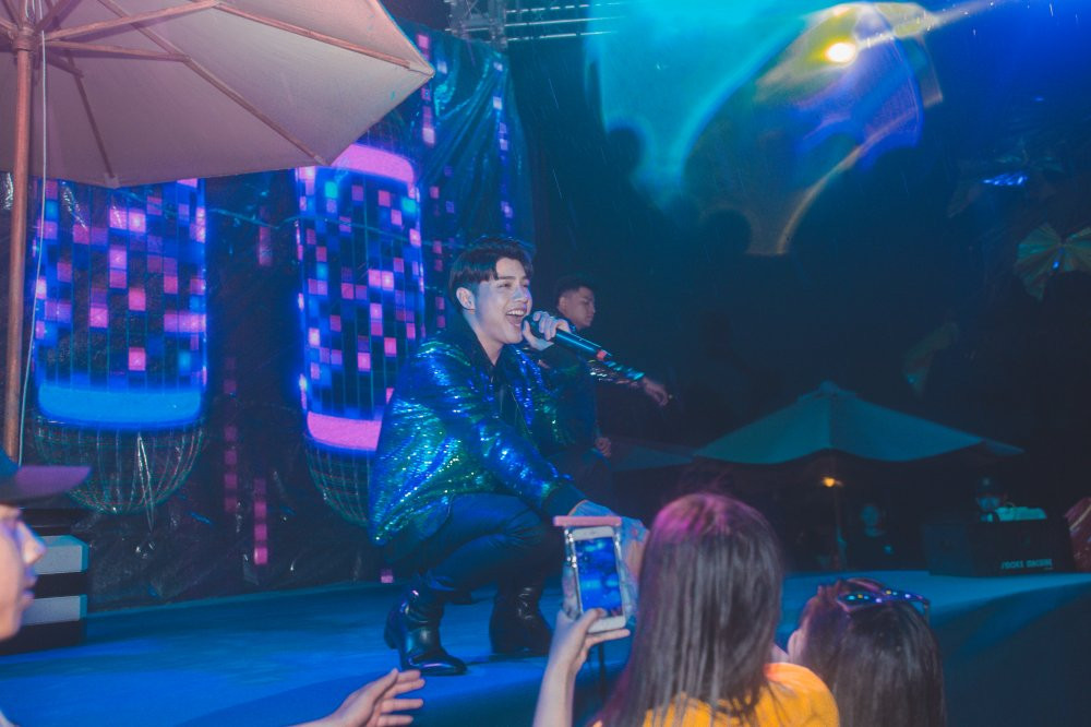 Noo Phuoc Thinh tai Typhoon Water Park (1)