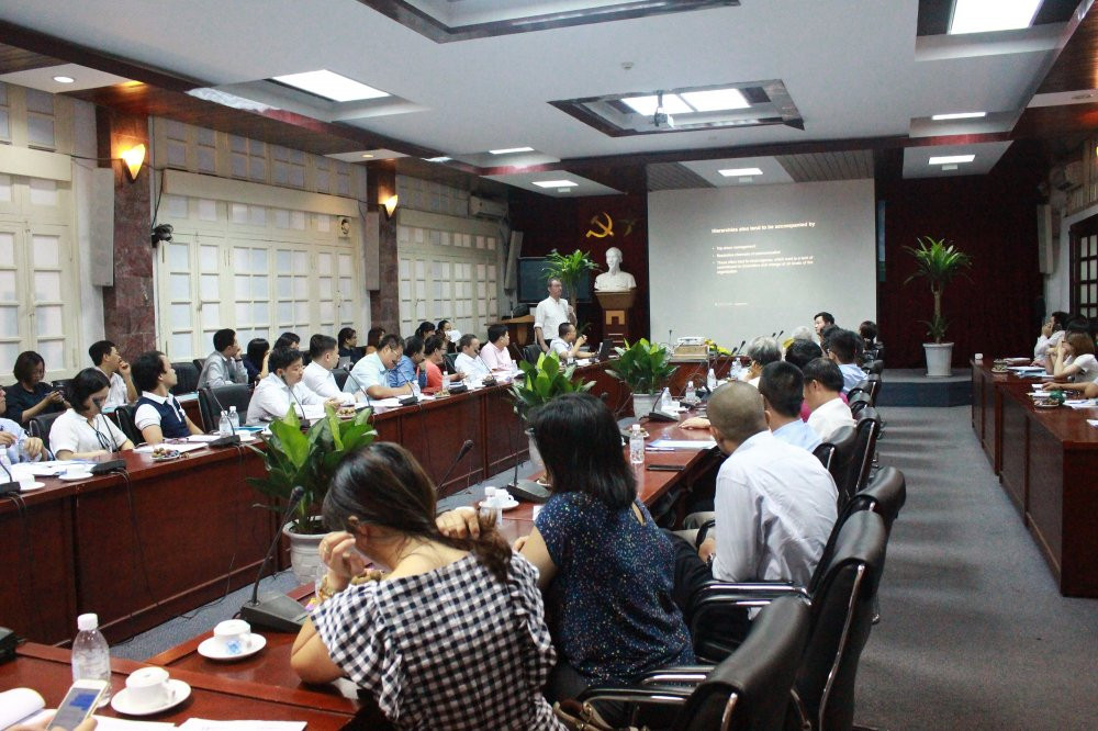 hoi thao doi moi sang tao trong quan tri (1)