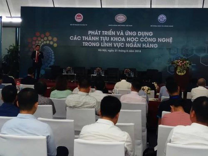 doi moi sang tao va ung dung khcn vao hoat dong ngan hang