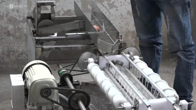 Chang sinh vien che tao may boc vo trung