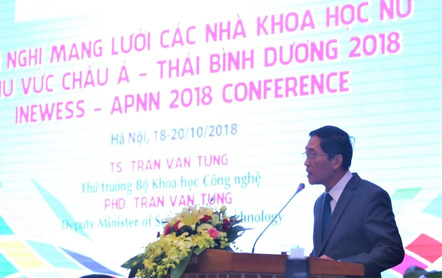 hoi nghi mang luoi cac nha khoa hoc nu (1)