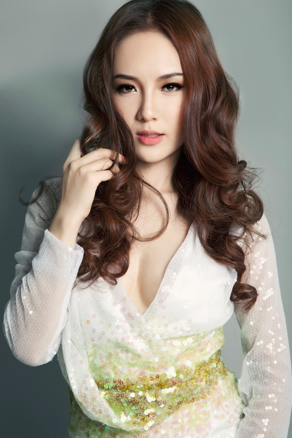 Ca si Phuong Linh (1)