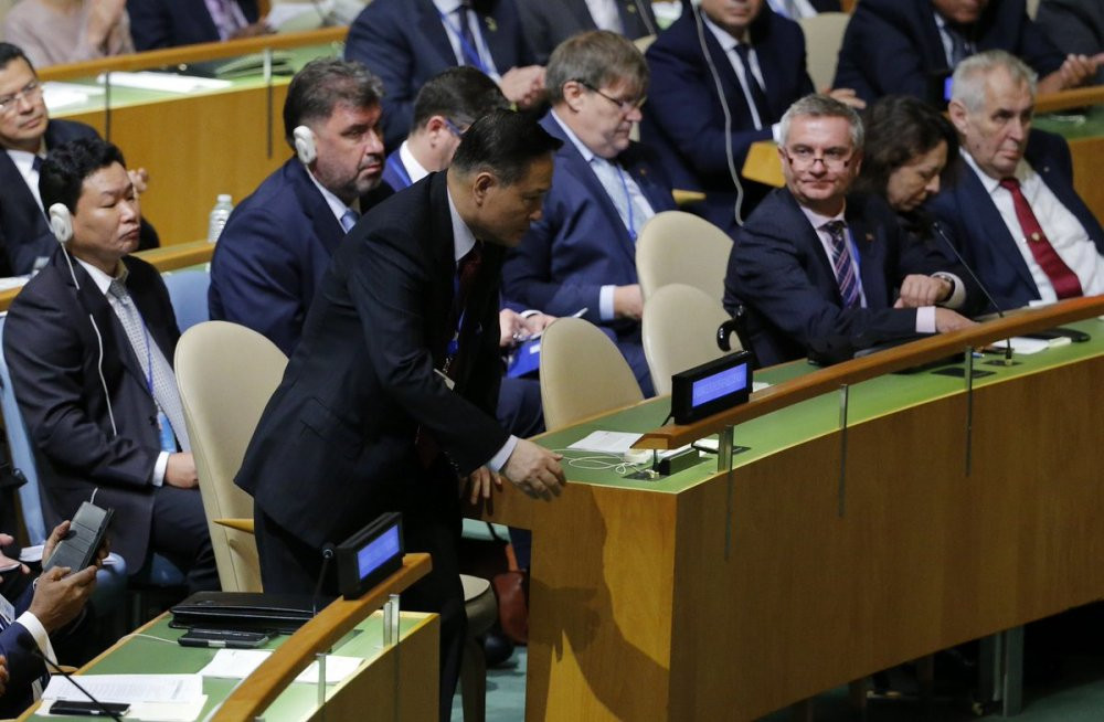 DKGLDQdWAAImcs6 - dai su trieu tien bo ra ngoai - RT