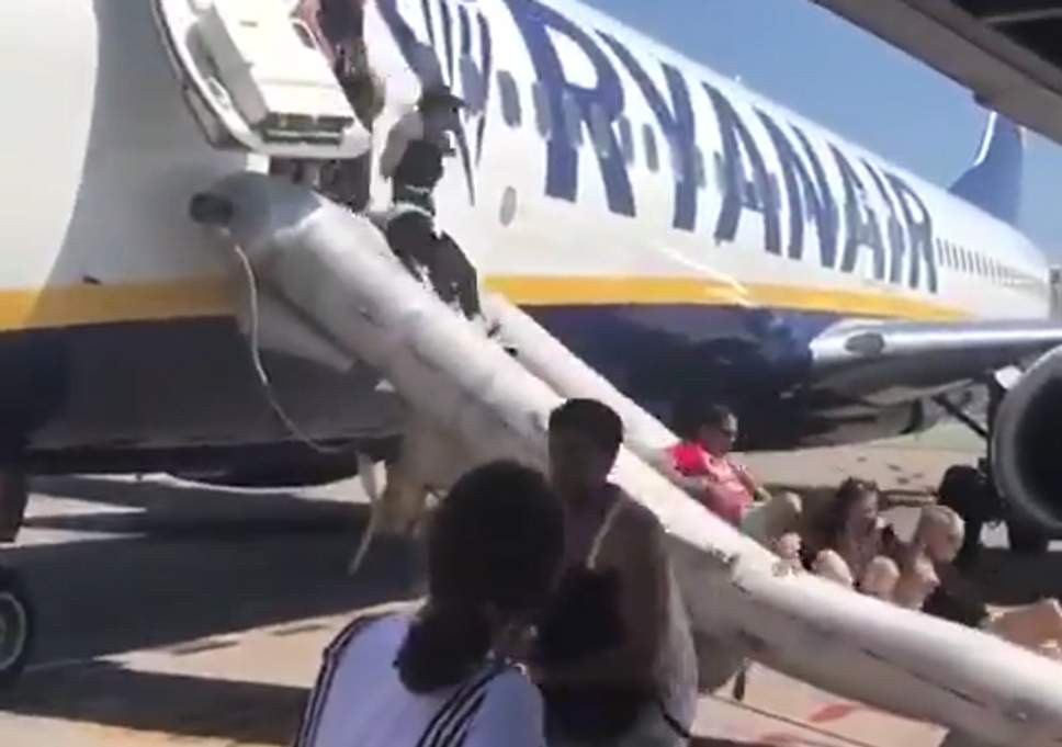 ryanair-emergency-evac.png
