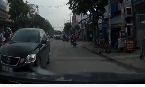 Lexus-chay-nguoc-chieu-Still00-2732-2510-1467080552