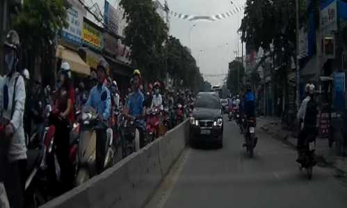 Lexus-chay-nguoc-chieu-Still00-7738-1282-1467080552