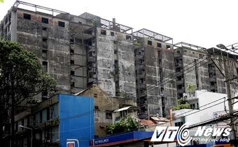 hoang-tan-hinh-anh-chung-cu-rinh-sap-o-tp-hcm-0